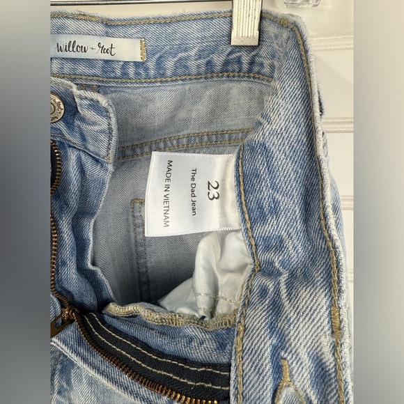 Willow & Root (Buckle)  light wash jeans. Size 23. - Picture 3 of 7